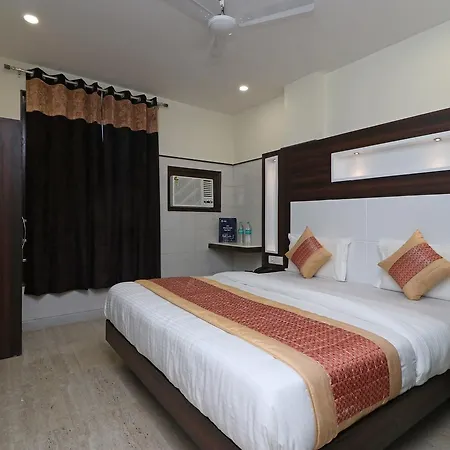 Oyo 11594 Hotel Tvs